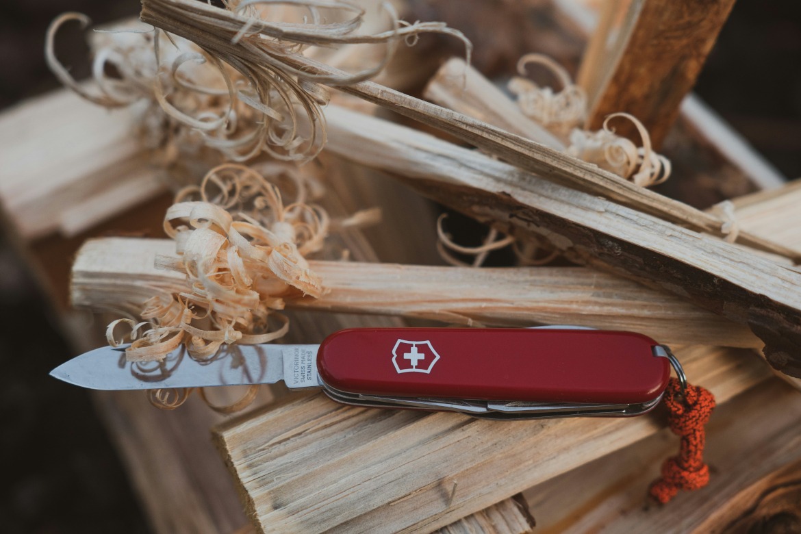 Coltelli da outdoor: versatilità e sicurezza nelle avventure all'aria aperta