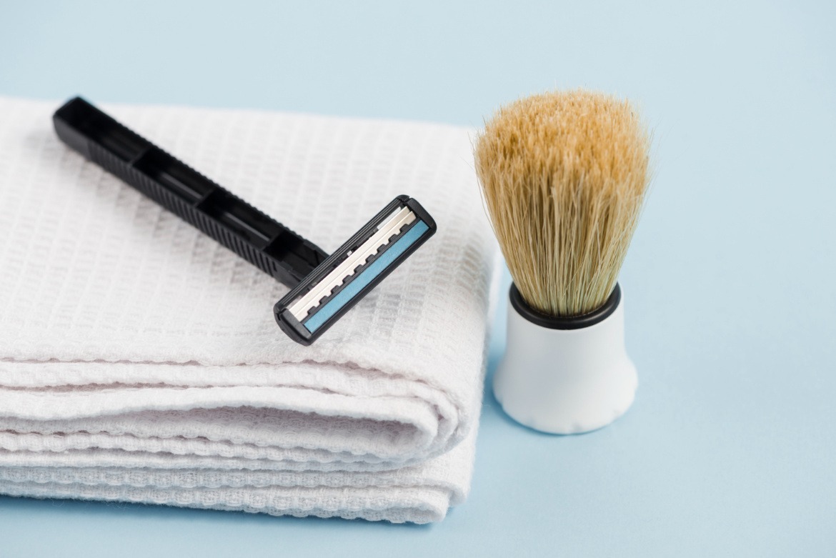 Come radersi la barba in estate e inverno: differenze, tecnica e consigli